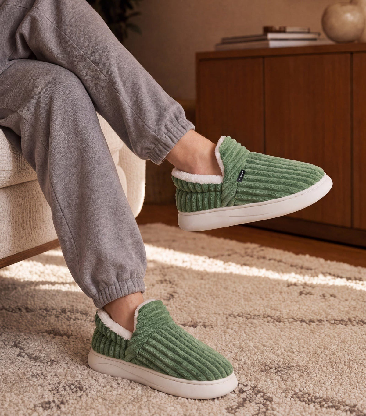 Chaussons moelleux Corella vert, portés