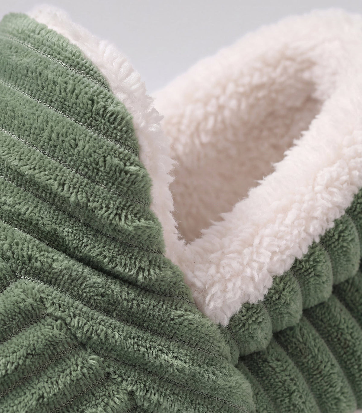 Chaussons moelleux Corella vert, détail de la peluche