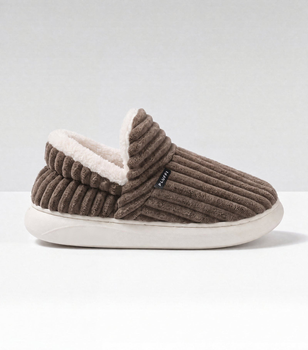Chaussons moelleux Corella brun, de profil