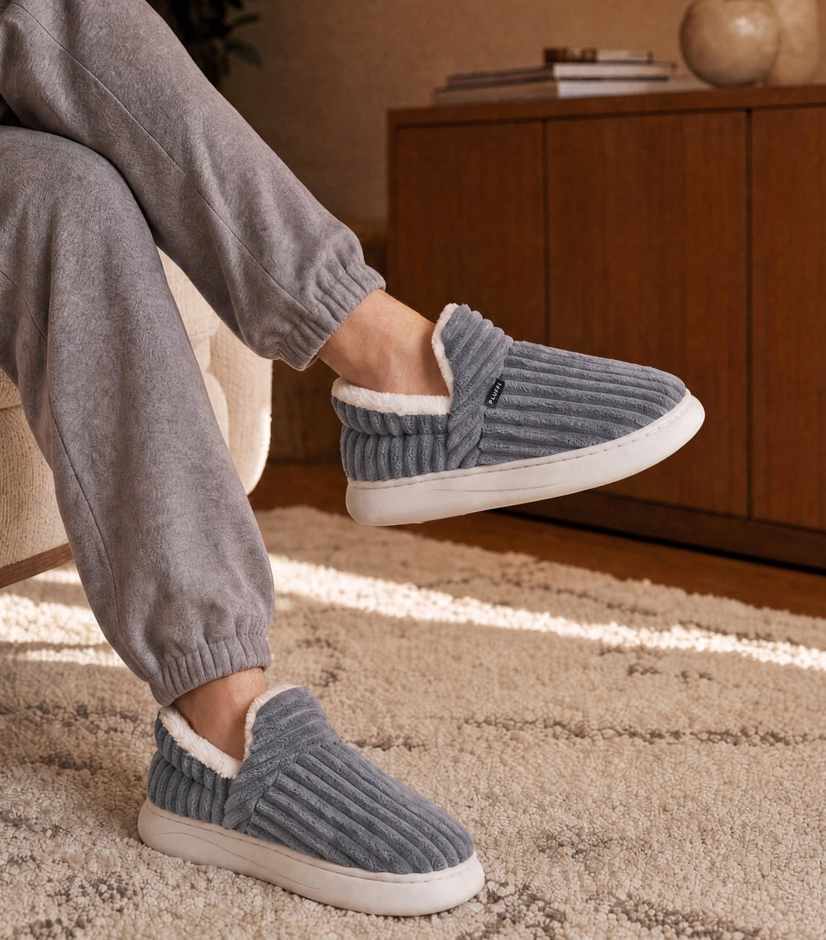 Chaussons moelleux Corella gris, portés