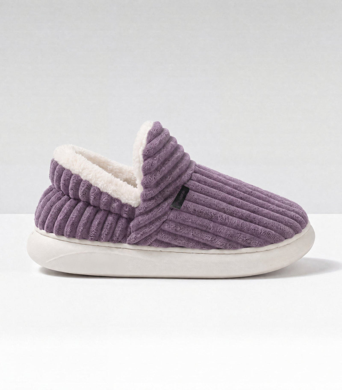 Chaussons moelleux Corella violet, de profil
