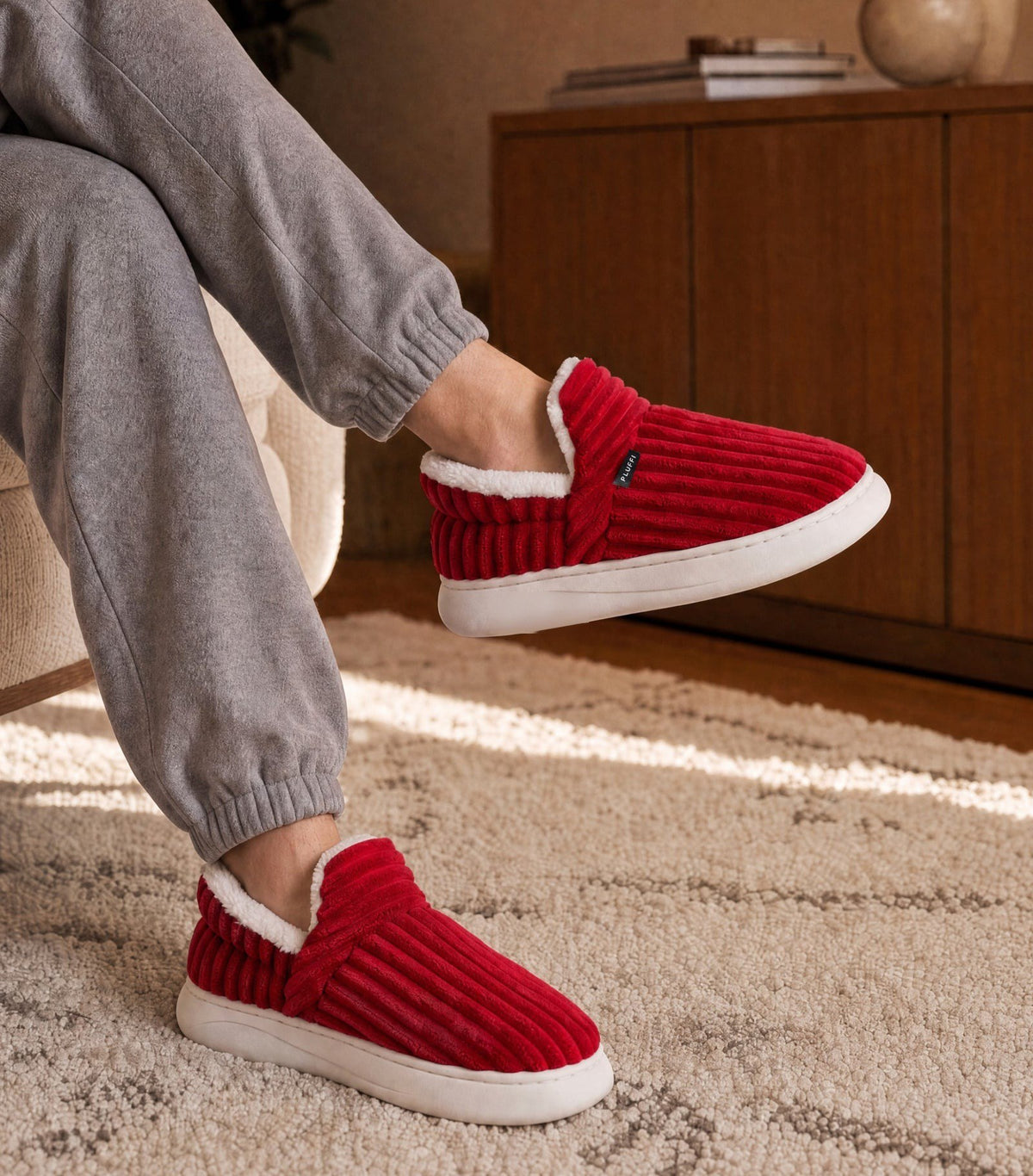Chaussons moelleux Corella rouge, portés