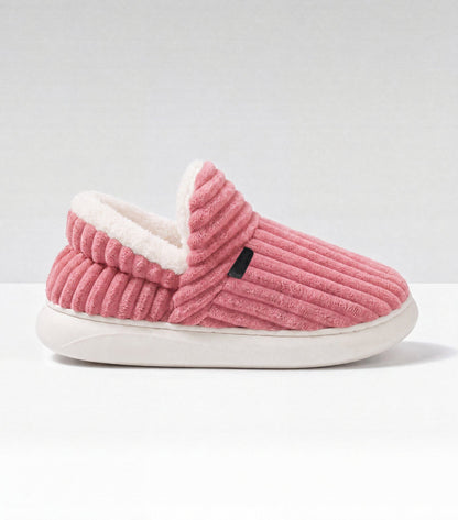 Chaussons moelleux Corella rose, de profil