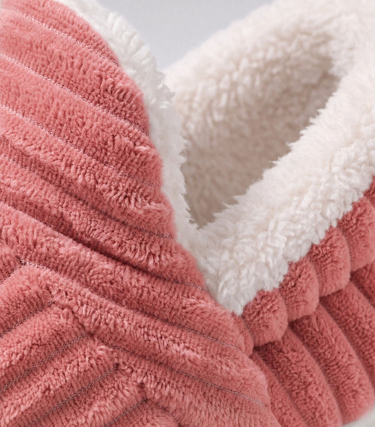 Chaussons moelleux Corella rose, détail de la peluche