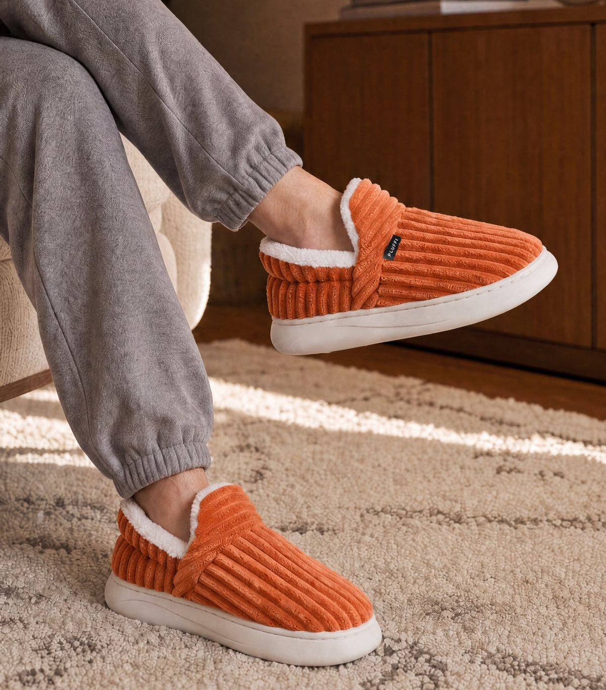 Chaussons moelleux Corella orange, portés