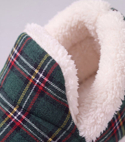 Chaussons moelleux Corella tartan vert, détail de la peluche