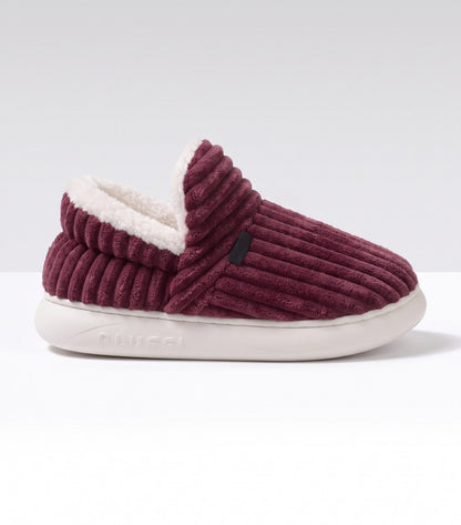 Chaussons moelleux Corella bordeaux, de profil